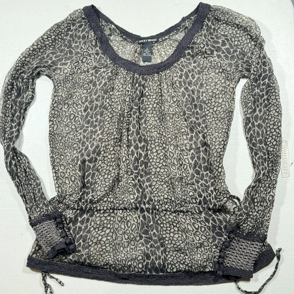 Blusa de seda transparente marca sorte estampa animal com punhos detalhados tamanho P - Imagem 3 de 4