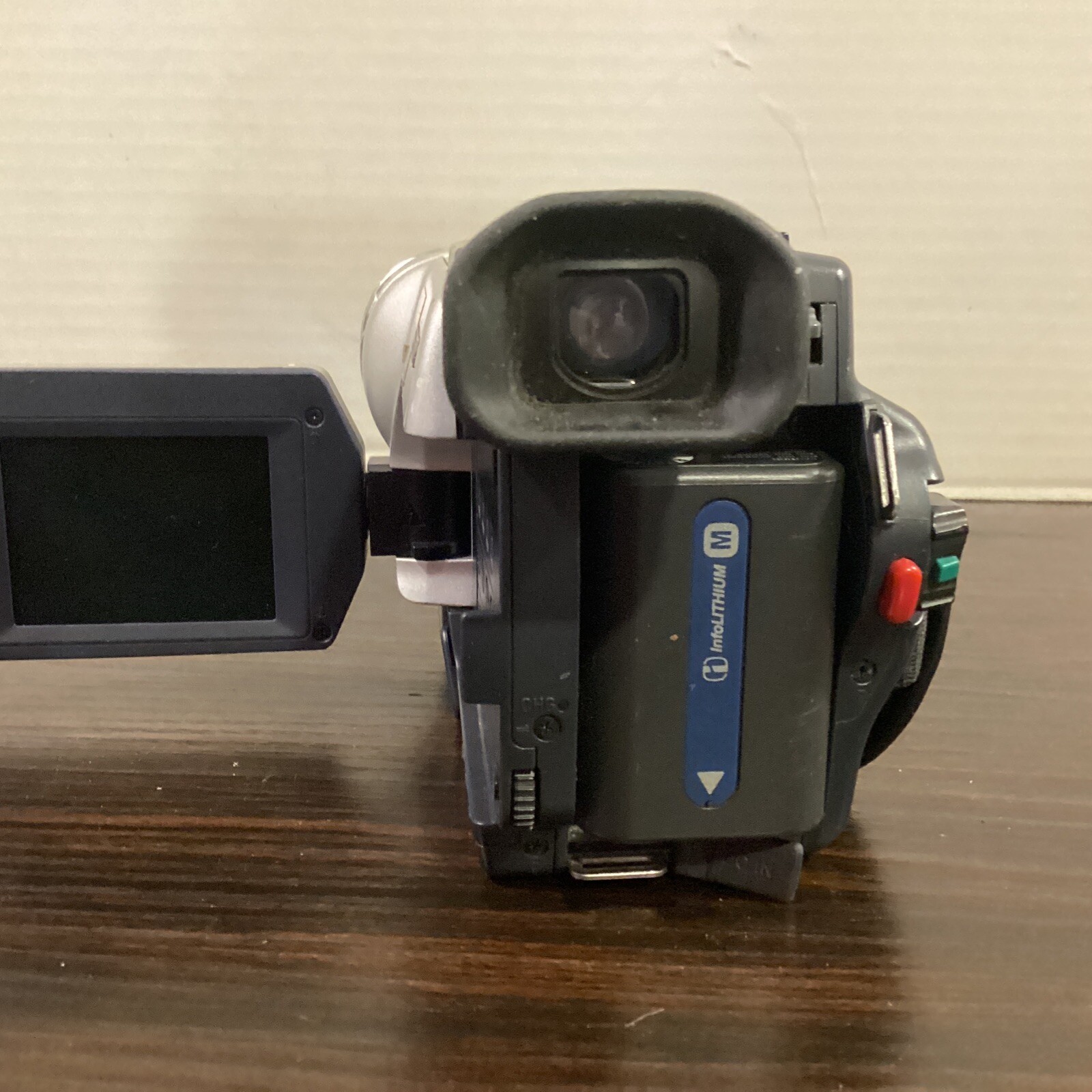 Sony CCDTRV118 NTSC Handy Am Vision Video Hi8 Camcorder w/ Camera Bag