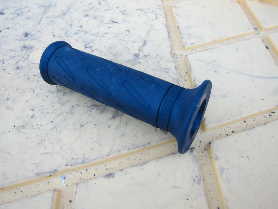 Empuñadura del acelerador derecho Suzuki SV650 2004 OEM Foto 3 de 4