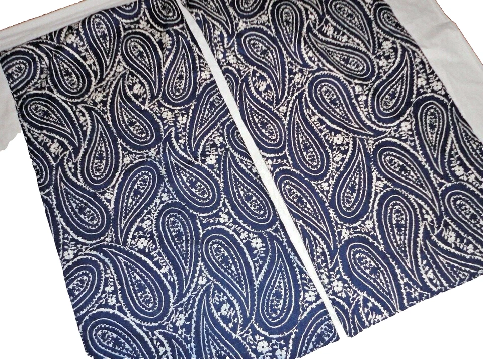 CHAPS ALLISTAR MEDALLÓN PAISLEY AZUL Y BLANCO (2) PANELES CORTINA SIN FORRO 42 X 82 Foto 2 de 4