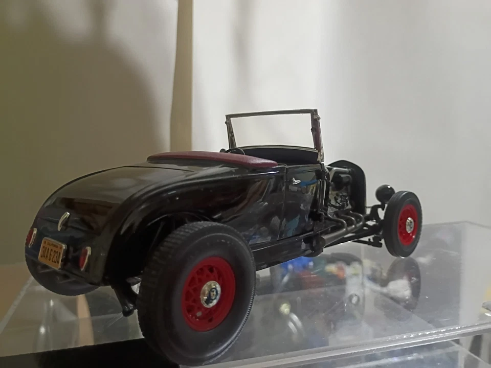 Highway 61 Ford Modelo A Roadster Hot Rod Origins of Speed Negro Rojo 50161 1:18 Foto 2 de 4