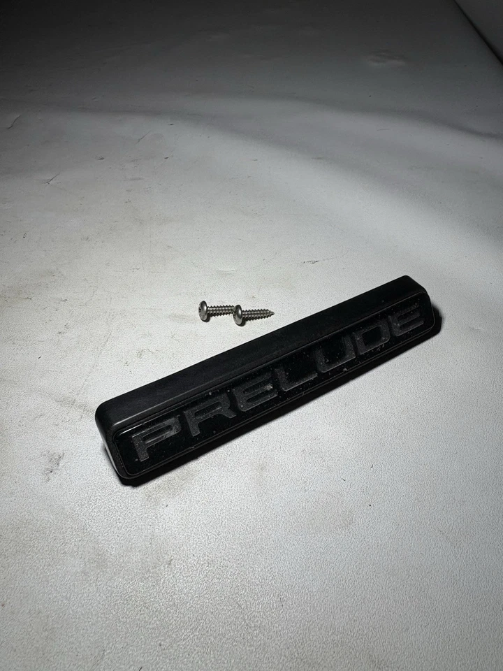 Genuine 1997-2001 Honda Prelude Front Bumper Grille *PRELUDE Emblem* - Image 3 of 3