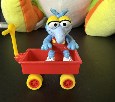 Gonzo Vintage 1986 Muppet Babies Figure Baby PVC Sitting Figurine Blue Red 1.75''