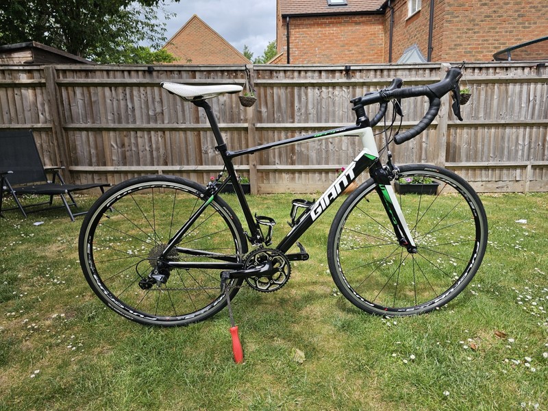 Giant Defy 0 Road Bike – Fulcrum Racing 5 Wheels – Excellent Condition M/L