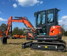 CFG-40UF 4 Ton Excavator with EPA Kubota Diesel Engine, CAB, AC, Hydraulic Thumb