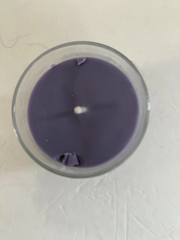 Yankee Candle Lilac Blossoms Pequeño Vaso Vela Mecha Única Tapa de Cera Púrpura Foto 4 de 4