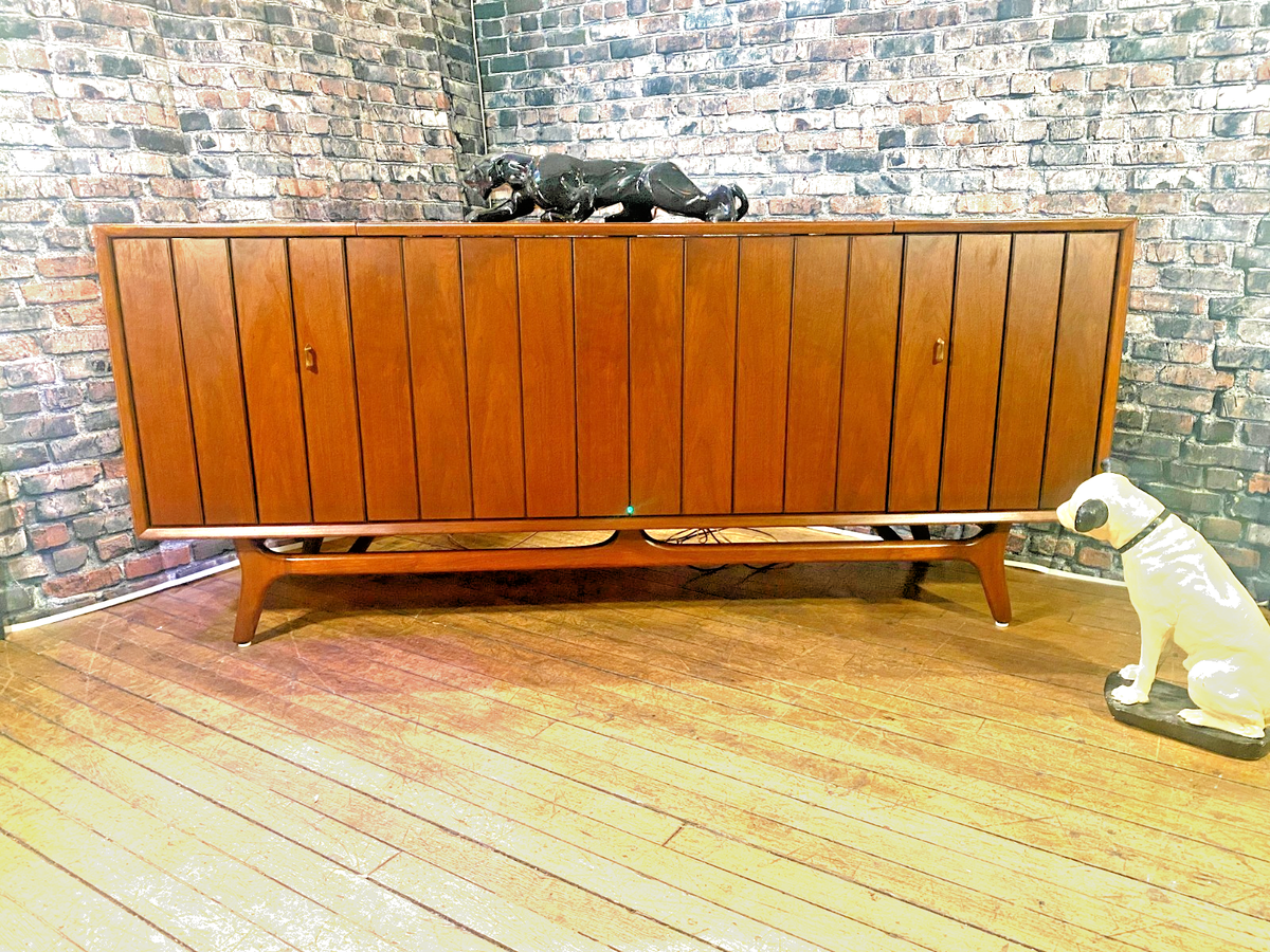 Vintage Stereo Record Console by Zenith 1967 - Model X960 With
