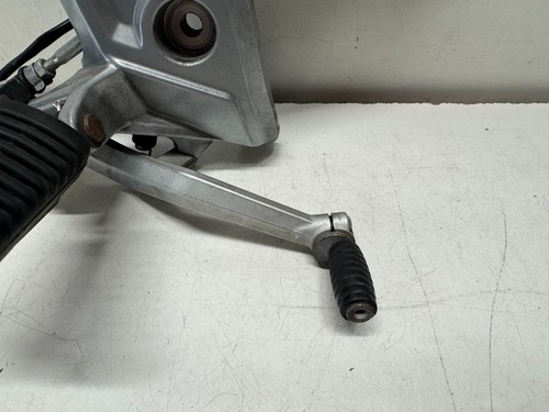 Conjunto reposapiés derecho Moto Guzzi V85 TT 2020 - Imagen 4 de 13