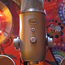 Blue Yeti USB Condenser Desktop Microphone Si...