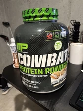 MP Muscle Pharm Combat Protein Powder, Cookies 'N' Cream 4.2 lbs NEW SEALED 2027