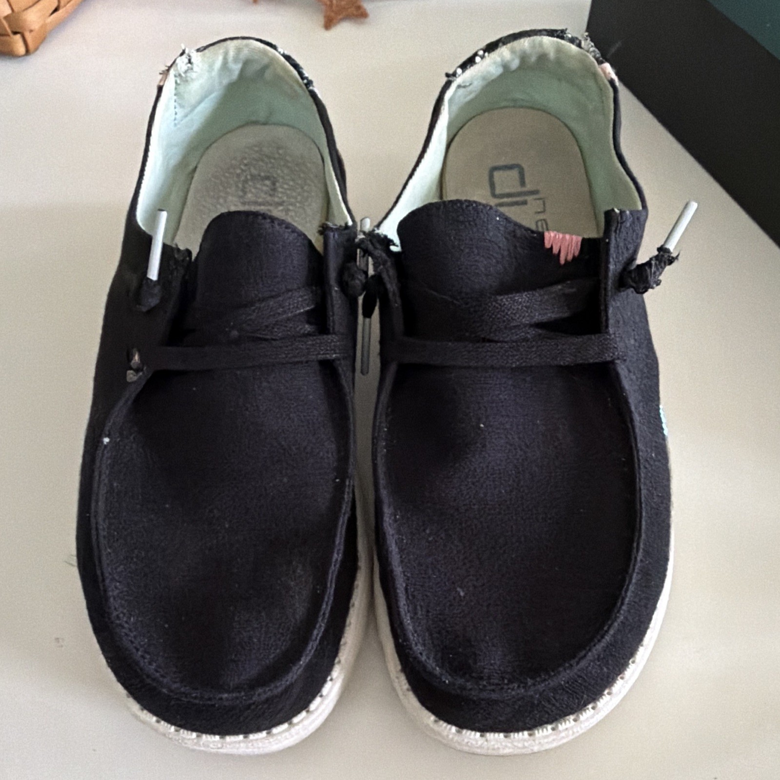 Hey Dude Wendy Women’s Slip-On Casual Shoes Snake Skin Black Linen US 8 EU 39