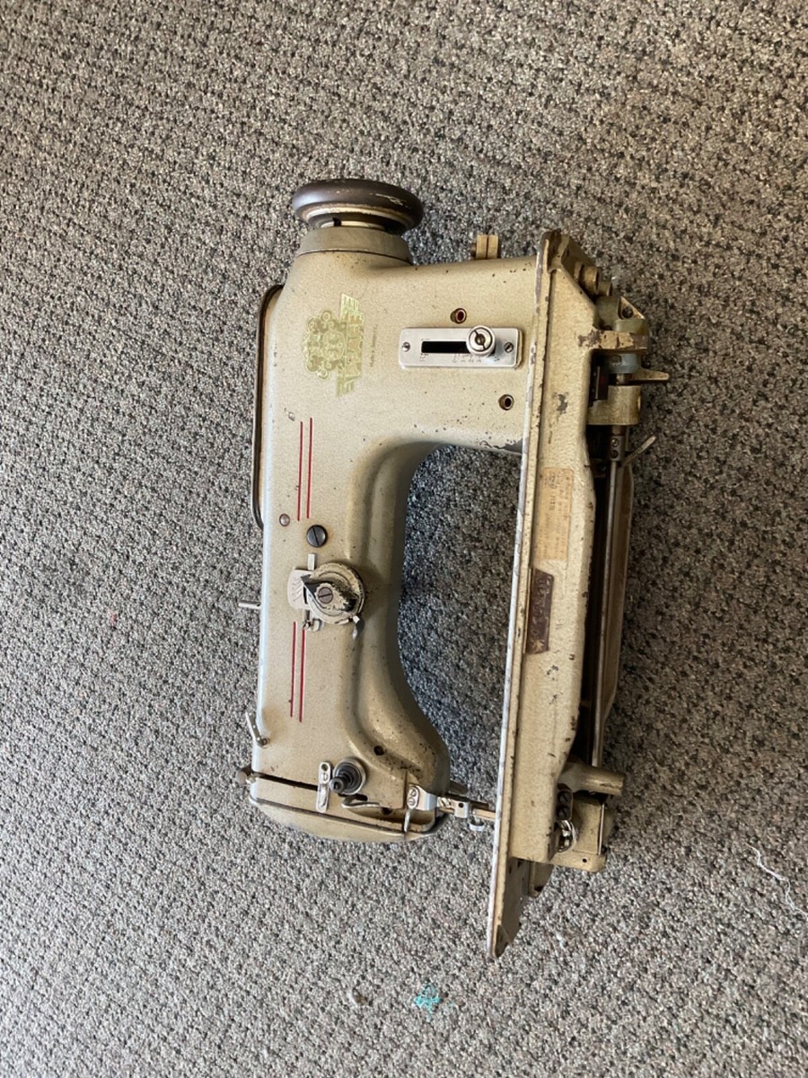 Pfaff 238 Industrial Zigzag Sewing Machine in working