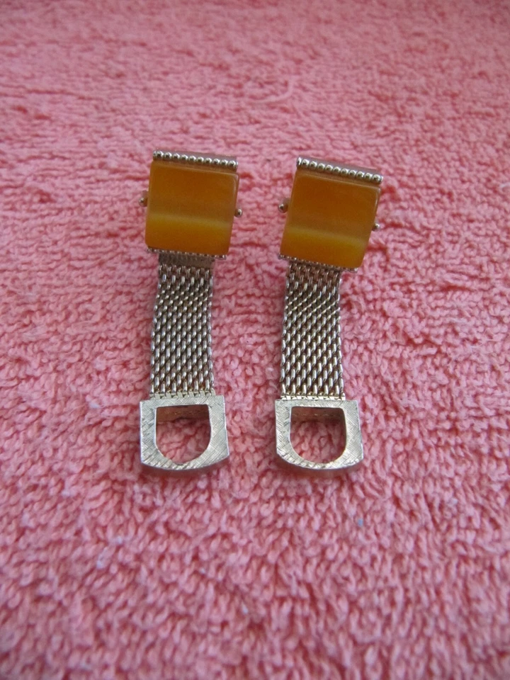 VINTAGE SWANK GOLD TONE WRAP AROUND CUFFLINKS WITH LUCITE AMBER COLOR CABOCHON  - Image 4 of 4
