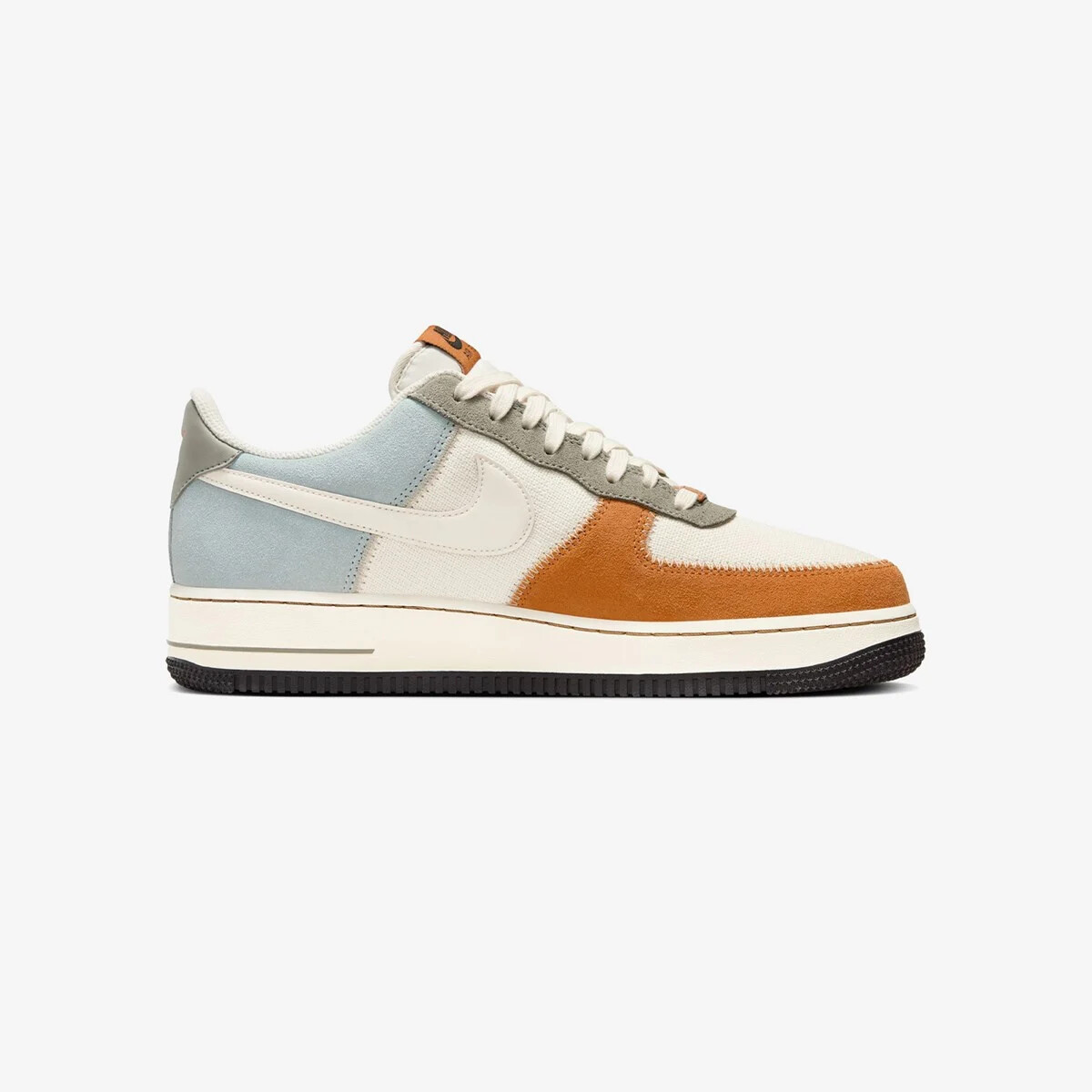 Кроссовки NIKE Air Force 107 Fz6684-001 цвета СВЕТЛОЙ ПЕМЗЫ/СЛОНОВОЙ КОСТИ с ТЕМНОЙ штукатуркой