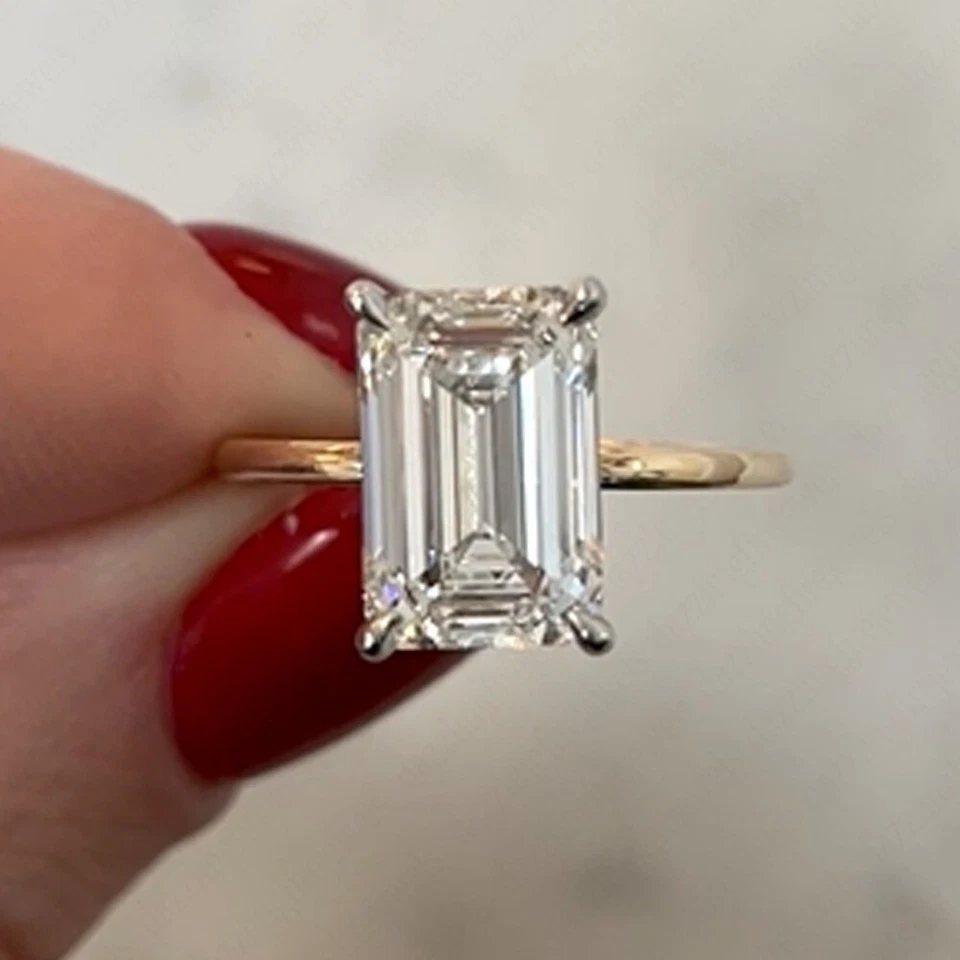 Anillo de compromiso de diamantes cultivados en laboratorio talla esmeralda IGI 2,80 quilates E VS1 oro de dos tonos de 14 k Foto 2 de 4