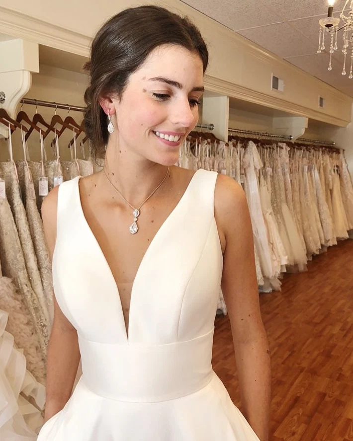 Satin A-line Wedding Dresses Elegant V-Neck Chapel Train Sleeveless Bridal Gown - Image 3 of 4