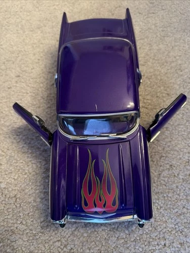 Vintage 1998 Mattel Hot Wheels 57 Chevy Model Car 150 1:18 Scale 1957 Chevrolet