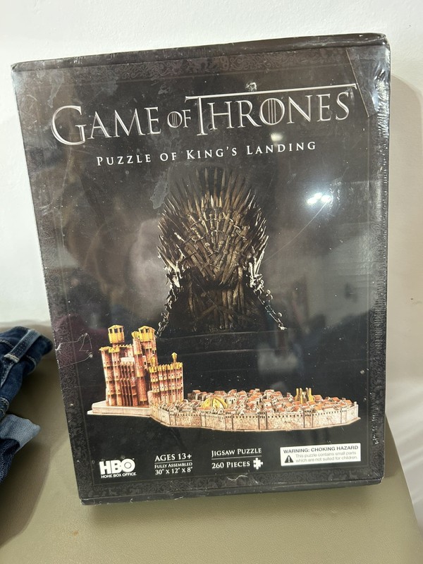 Game of Thrones 3D Puzzle of Kings Landing New! Never opned!