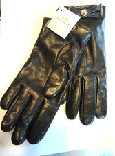 NWT COACH Turn-lock Bow SIGNATURE LEATHER GLOVES IN BLACK COLOR. SIZE 8