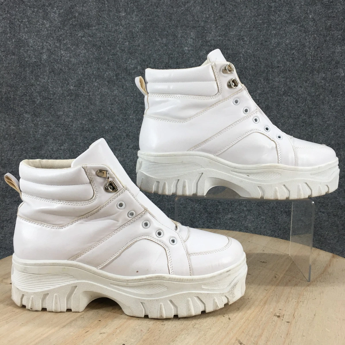 Louis Vuitton - Sneakers - Size: Shoes / EU 41, UK 7 - Catawiki