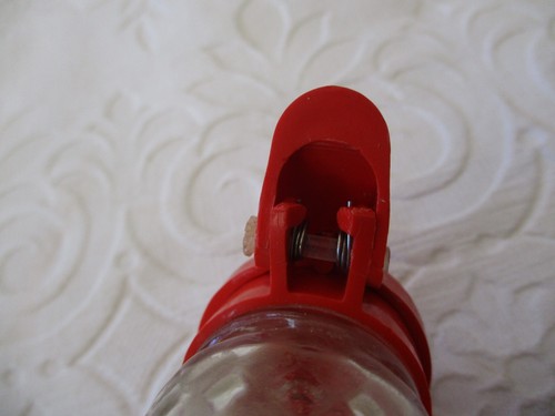 Vintage Danielle Salt & Pepper Shakers 1950's Red Flip Top Clear Diamond Glass - Picture 14 of 15