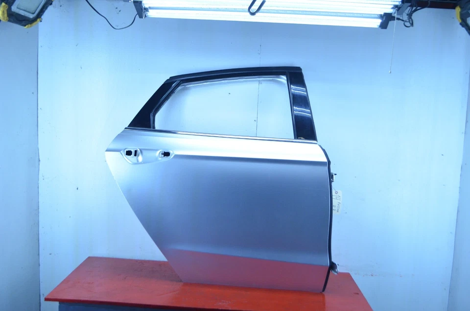 13-20 FORD FUSION PAINEL TRASEIRO DIREITO DO PASSAGEIRO PORTA LATERAL PRATA FABRICANTE DE EQUIPAMENTO ORIGINAL - Imagem 4 de 4