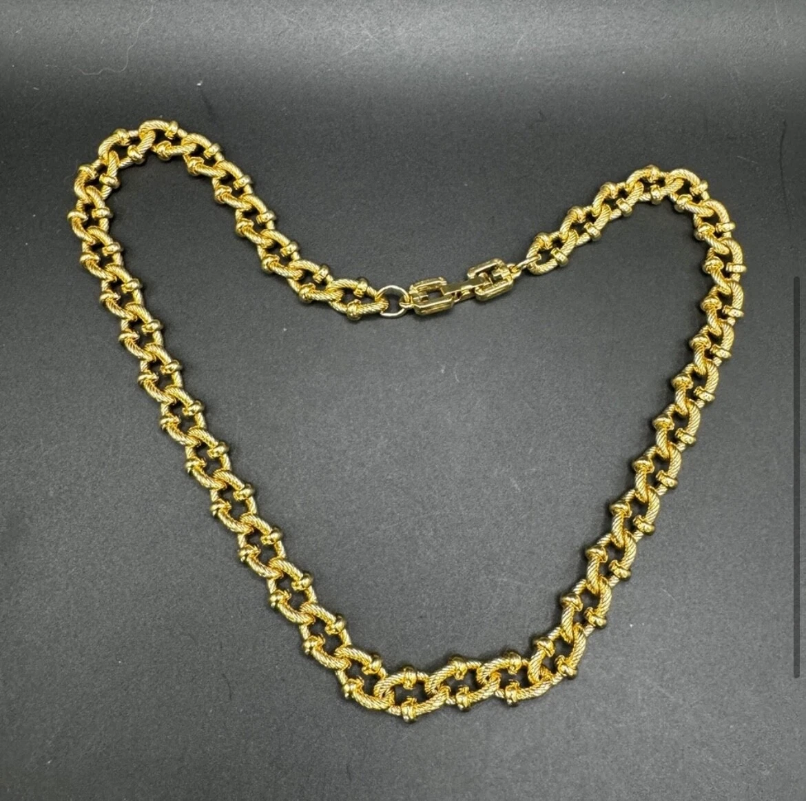 Collana vintage Givenchy massiccia placcata oro maglie testurizzate chiusura firmata 16 5"