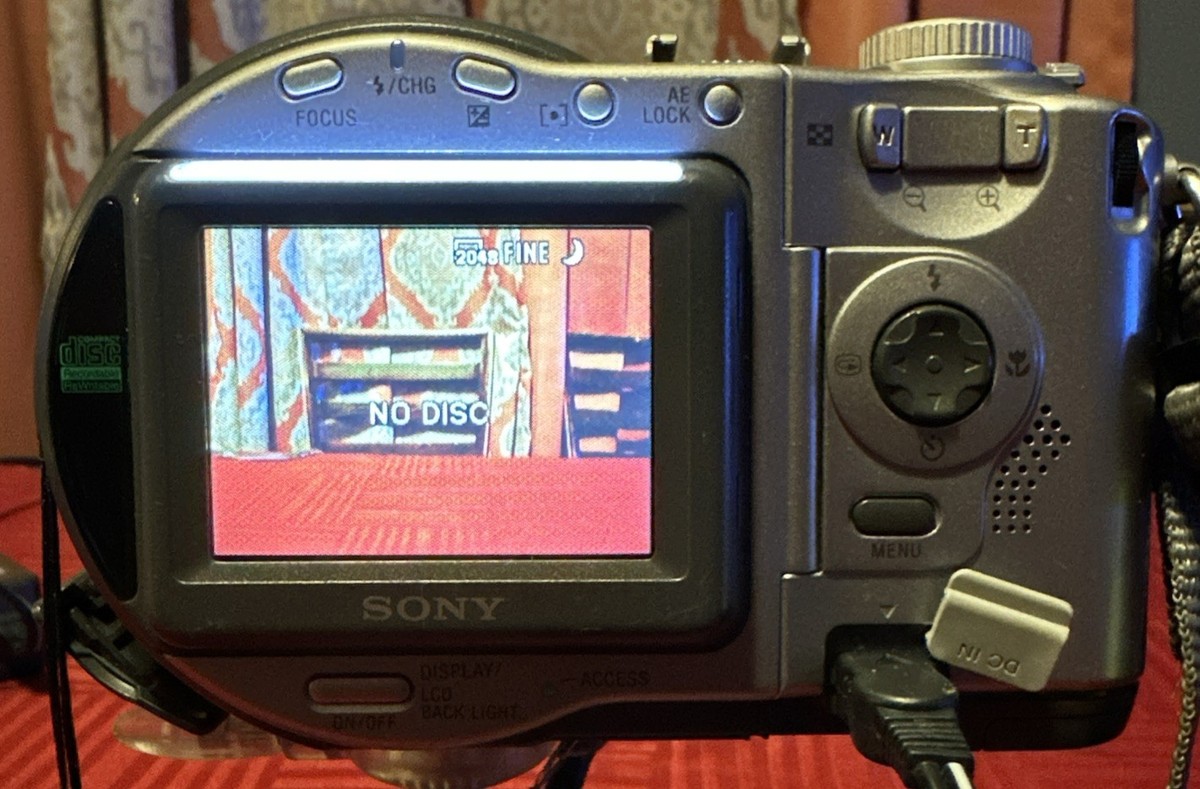 Sony MVC-CD300 CD Mavica Digital Still Camera 8mm Cd-R RW See