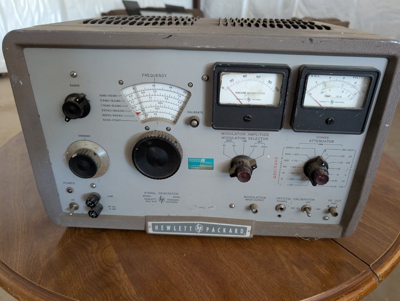 Hewlett Packard 606A Signal Generator - Untested 