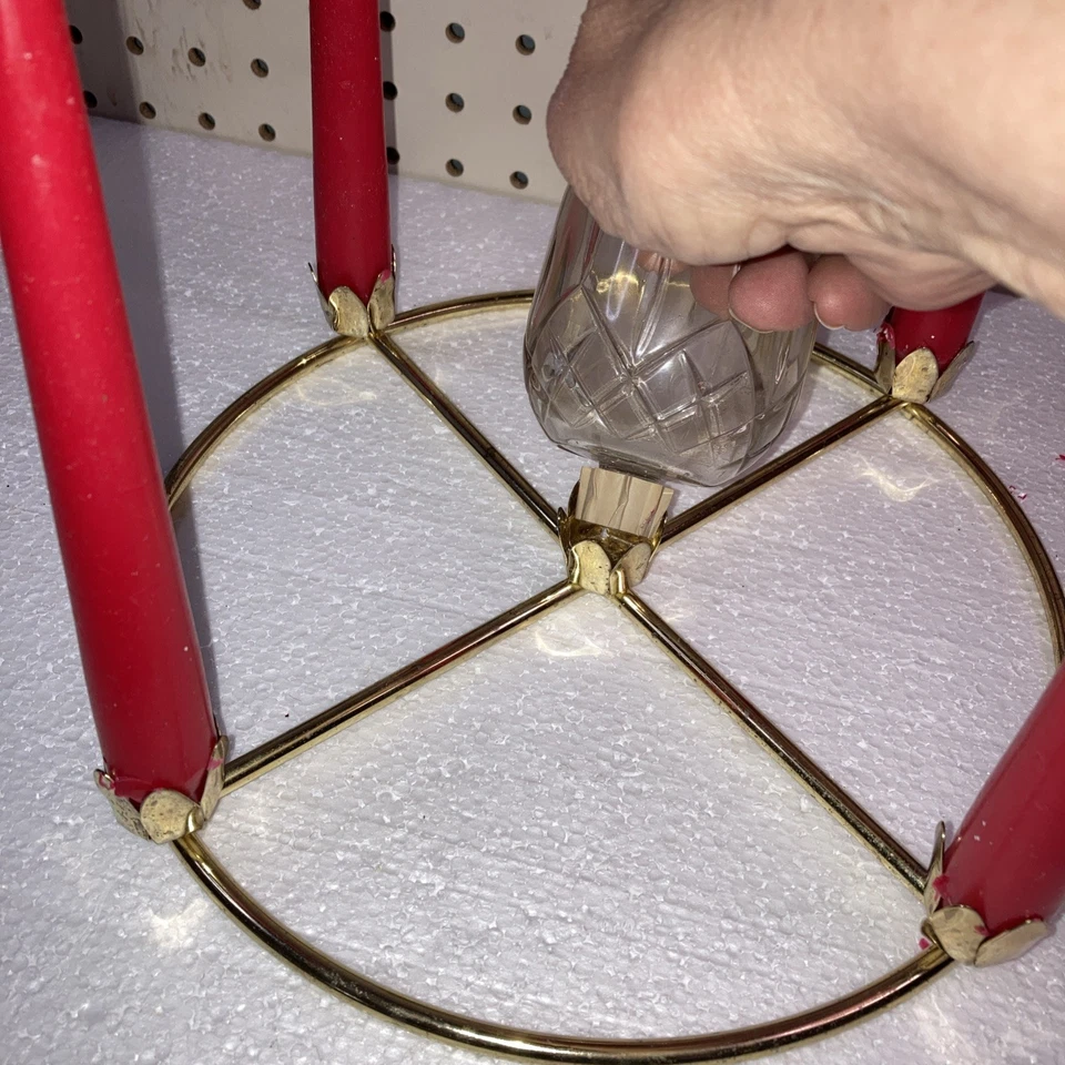 Freestanding Round Brass 5 Candle Advent Wreath Holder, Religious Decor - Image 2 of 4