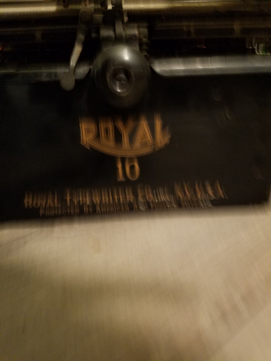 Vibtage/ Antique 1926 Royal Manual Typewriter Model 10 Beveled