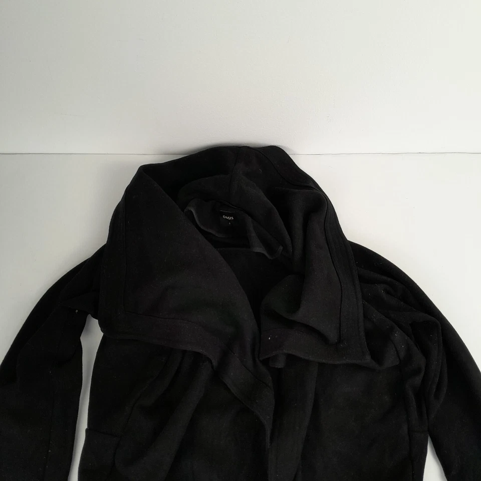 Casaco OASIS pequeno preto feminino comprimento médio jaqueta aberta frente - Imagem 2 de 4