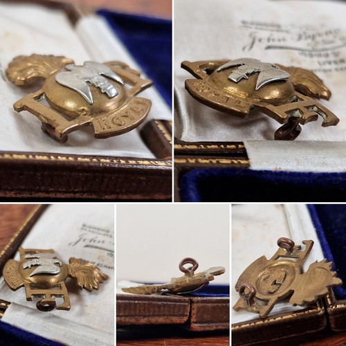 First World War One WW1 Brass Royal Irish Fusiliers Shoulder Badge - Picture 2 of 3