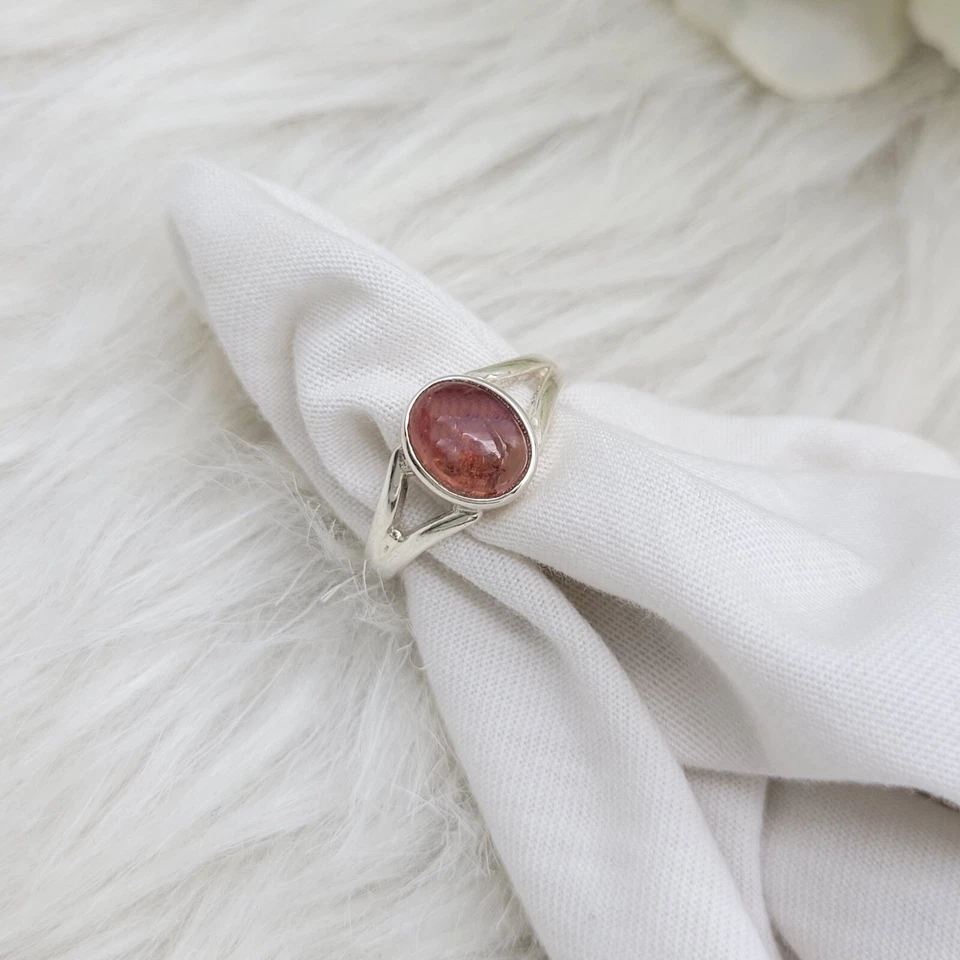 Anillo solitario de turmalina roja ovalado en cabina anillo prometido de plata de ley 925 para mujer Foto 2 de 4
