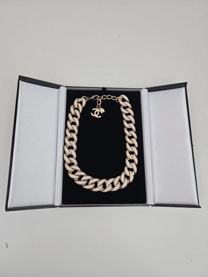 AUTÉNTICO COLLAR GARGANTILLA 12A CHANEL DOS TONOS BEIGE/ORO ESLABÓN DE CADENA CIERRE LOGOTIPO CC Foto 2 de 4