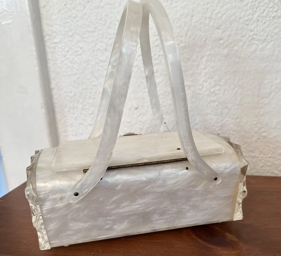 Vintage RIALTO NY carved pearlized / clear double handle lucite handbag - c1950s - Image 3 of 4