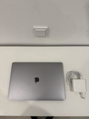 Apple MacBook Pro A2141 16 Zoll (1TB SSD, Intel Core i7-9750, 32GB RAM)