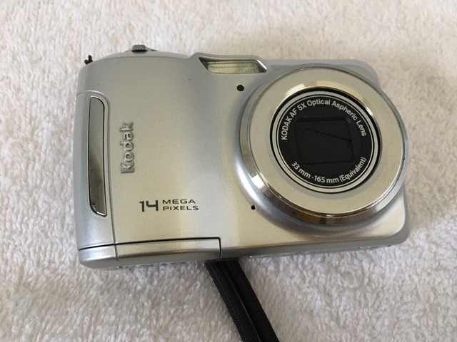 Kodak Easyshare C195 14MP Digital Camera (Silver), Comes With Three 1GB