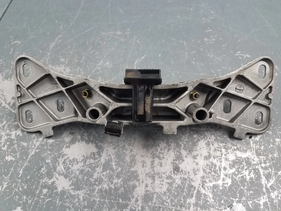 Крепление механической коробки передач 2001 BMW M5 E39 #9006 H3 - Изображение 4 из 4