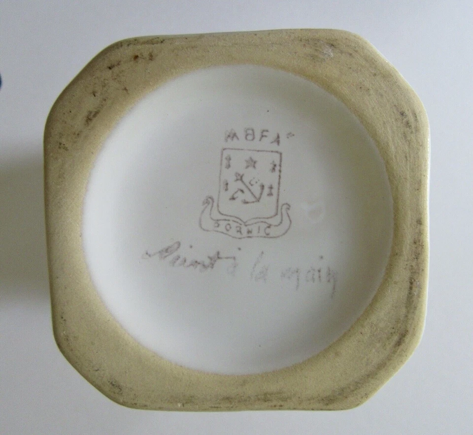 M.B.F.A, Pornic : peint a la mcin, French Pottery : decorated white vase - Image 4 of 4