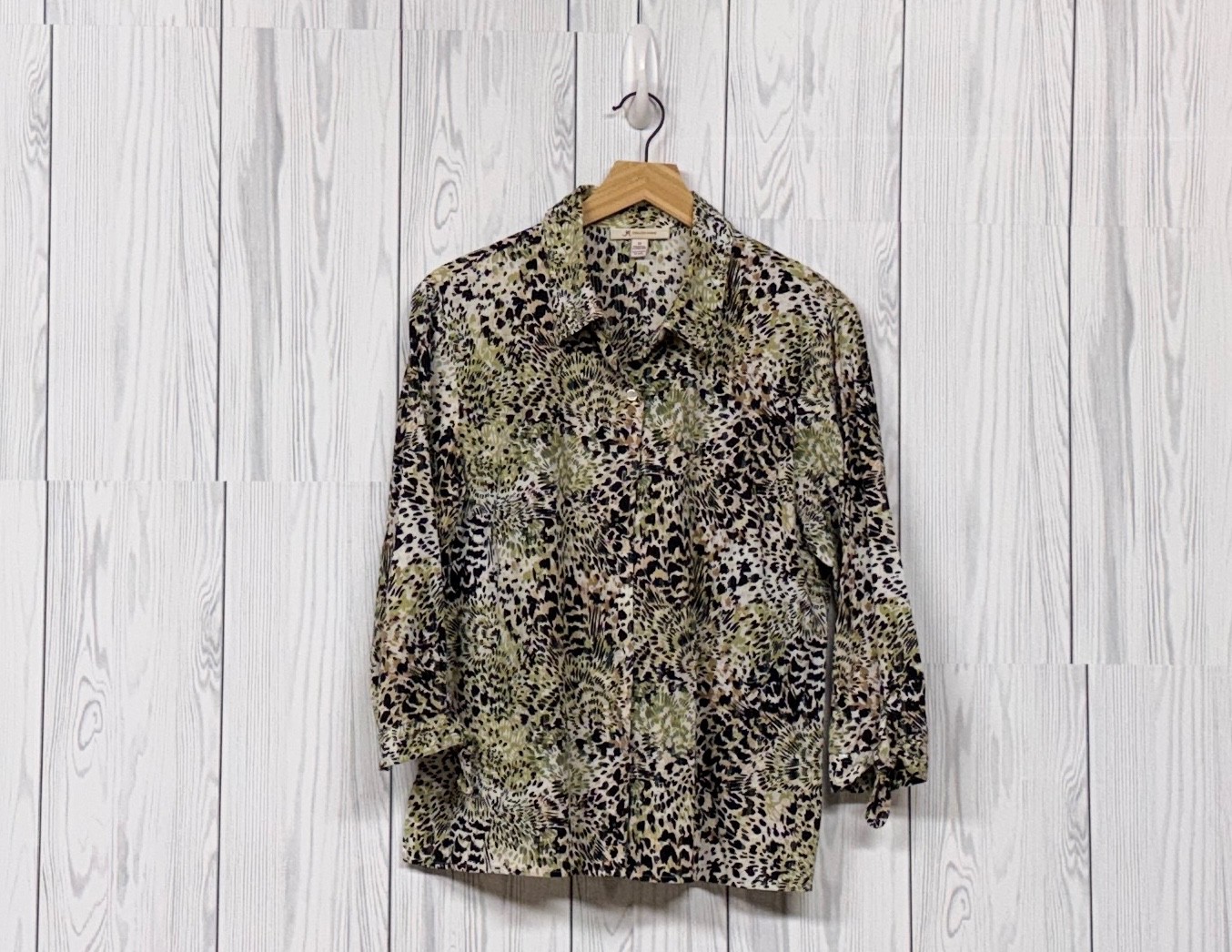 Jm collection blouse womens size 12 button up long sleeve shirt patterned