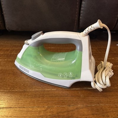 Black &  Decker easy steam compact iron  color green
