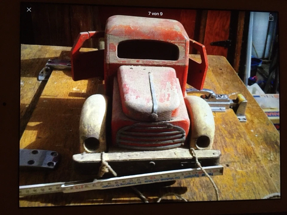Alter LKW aus Holz - Bild 3 von 4