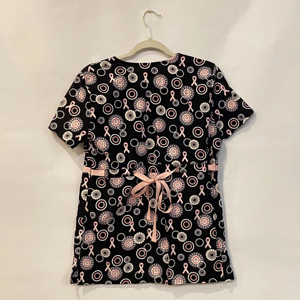 Blusa Médica Pequeña Melocotones Cáncer de Mama Mujeres Bolsillos Negro Rosa Corbata Trasera Foto 2 de 4