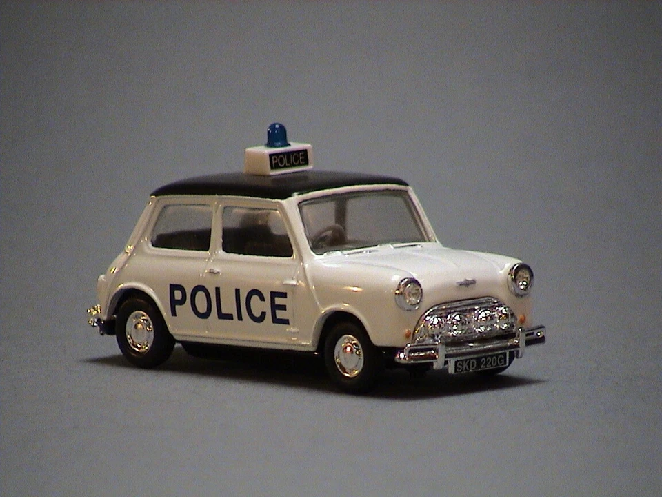 Corgi Classic 1:43 POLICE - MINI COOPER - LIVERPOOL - 98141 - Immagine 2 di 3
