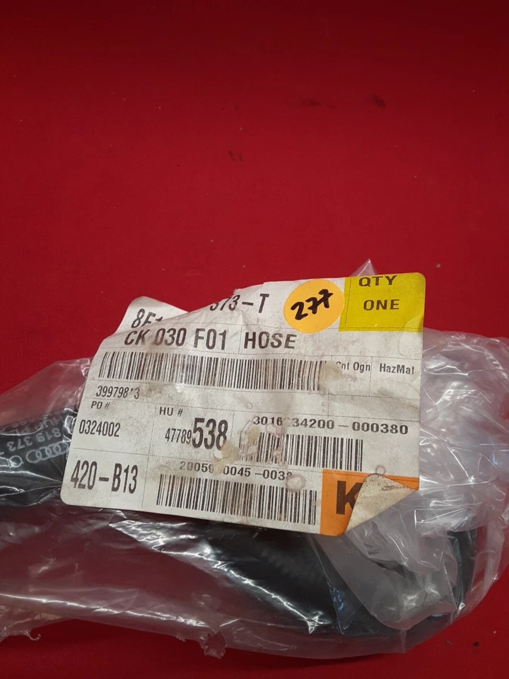 Manguera de retorno de refrigerante superior 4,2 L V8 OEM nueva 2004-2009 Audi S4/07-08 RS4 Foto 2 de 4