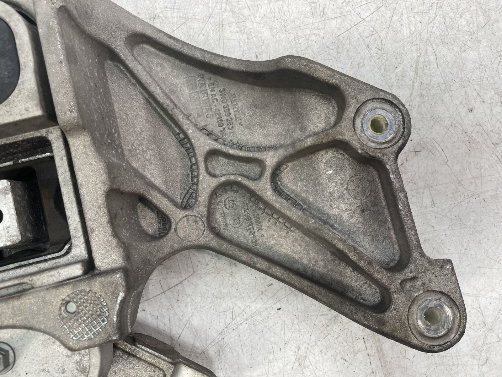 ✅ 12-18 OEM Bentley Continental GT Transmission Mount Bracket