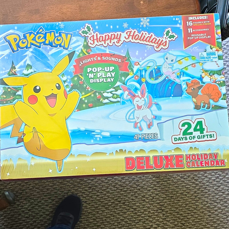 Pokémon Deluxe Holiday Calendar 24 Days 47pc Lights & Sounds Pop-Up Display