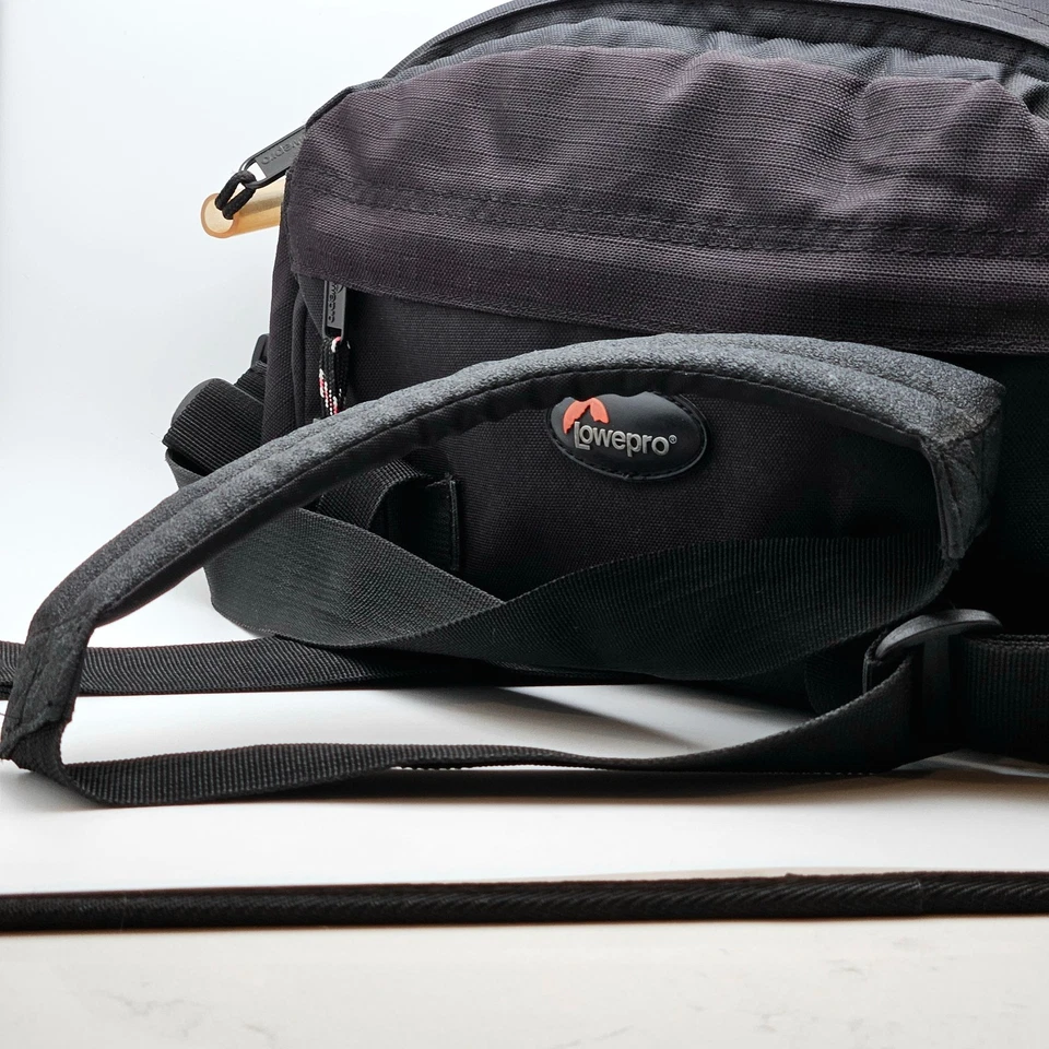 Lowepro Photo Runner Padded Camera Hip Bag Fanny Pack – Black – w/ Strap - Image 2 of 4