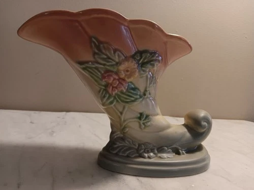 Hull Art Pottery W7 Cornucopia Wildflower 7 1/2" Vase
